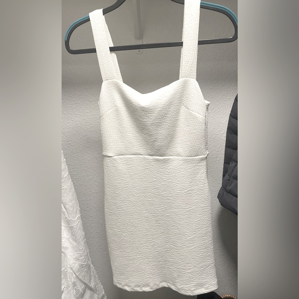 🌊👙☀️🕶️ Urban Outfitters - Elegant White Textured Dress